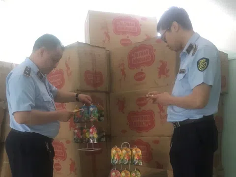 Lào Cai: Thu giữ 10.800 vỉ kẹo mút nhập lậu