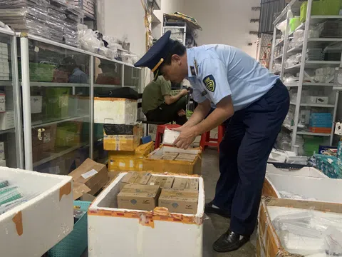 Nghệ An: Thu giữ trên 2.000 sản phẩm linh kiện điện thoại không rõ nguồn gốc, xuất xứ