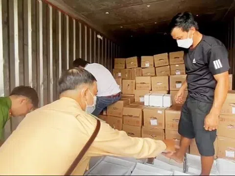 An Giang: Phát hiện xe tải vận chuyển gần 16 tấn thịt lợn không rõ nguồn gốc