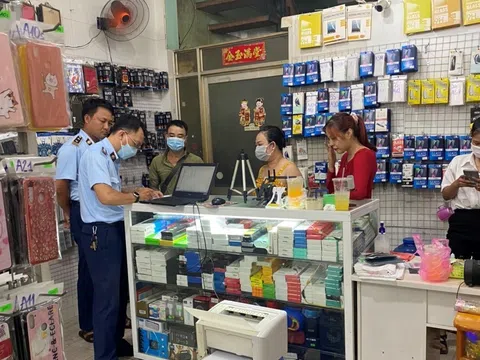Bình Thuận: Tạm giữ hàng nghìn phụ kiện điện thoại nhập lậu