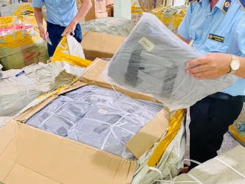 Phú Yên: Phát hiện lô hàng túi thời trang và trà hiệu Olympus không có hóa đơn chứng từ