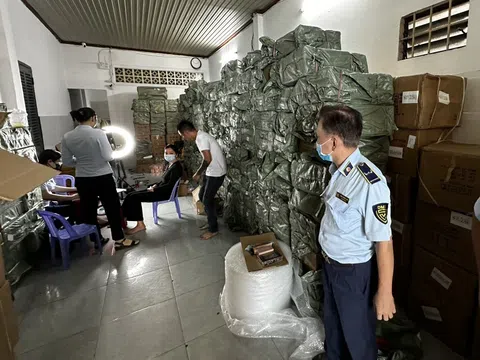 Đồng loạt kiểm tra nhiều điểm chứa trữ, kinh doanh mỹ phẩm, nước hoa lớn trên địa bàn TP. HCM