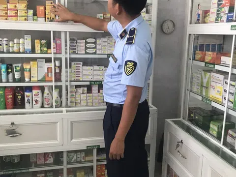 Cục QLTT Trà Vinh phối hợp với Sở Y Tế kiểm tra các cơ sở kinh doanh hành nghề y, dược tư nhân