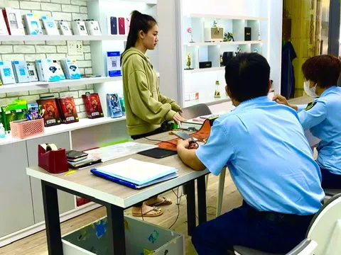 Phát hiện cơ sở kinh doanh điện thoại di động không có hóa đơn chứng từ gần 100 triệu đồng
