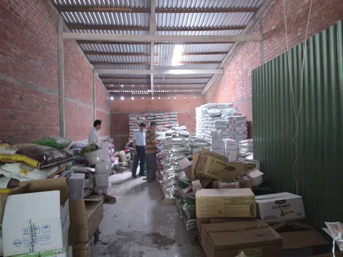Phát hiện lượng lớn phân bón, thức ăn chăn nuôi giả, kém chất lượng tại Bến Tre