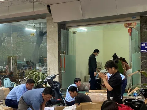 Hà Nội: Tạm giữ 7.850 sản phẩm quần áo, giầy dép, phụ kiện thời trang, thực phẩm bổ sung, đàn ghita... vi phạm về nhãn mác