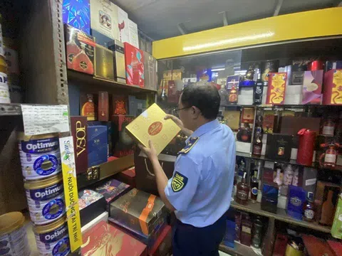 Lực lượng QLTT TPHCM kiểm tra và xử phạt gần 700 vụ vi phạm