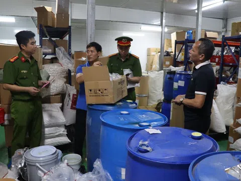 Khởi tố 2 đối tượng sản xuất, buôn bán thực phẩm chức năng giả quy mô lớn