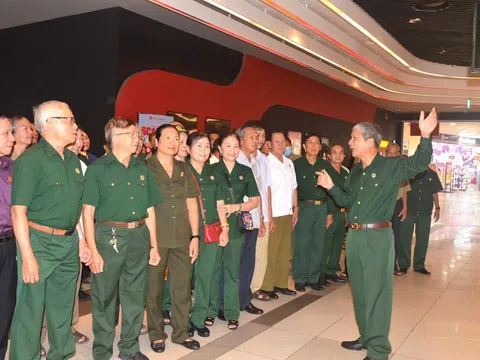 100 cựu chiến binh rưng rưng xem 'Mưa đỏ', ký ức chiến trường ùa về