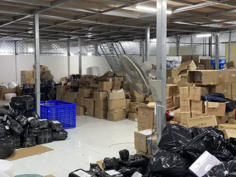 Triệt phá kho hàng giả rộng hơn 1000 m2 tại Ninh Bình