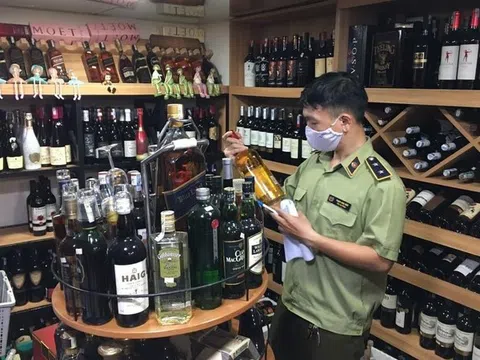 Từ 1-7-2022, thuốc lá, rượu ngoại phải được dán tem điện tử trước khi nhập về Việt Nam
