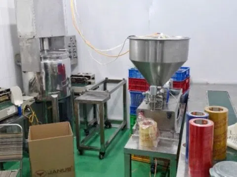 Triệt phá đường dây làm mỹ phẩm giả, phát hiện hơn 10 tấn mỹ phẩm không rõ nguồn gốc
