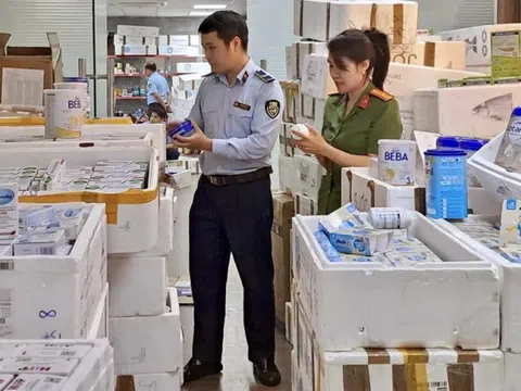 Hà Nội: Phát hiện kho hàng chứa số lượng lớn sữa, thực phẩm chức năng, mỹ phẩm nhập lậu