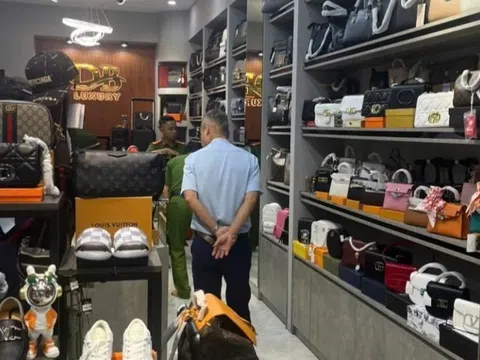Hàng giả "hàng hiệu" tràn lan: Công an Hà Nội thu giữ hàng nghìn sản phẩm tại khu đô thị Mỹ Đình