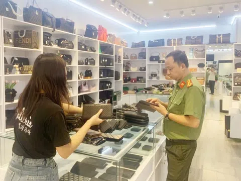 Công an Hà Nội chuyển hồ sơ xử lý vụ 2.500 sản phẩm hàng hiệu giả: Thực trạng nhức nhối và hệ lụy 