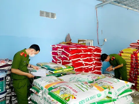 Cà Mau: Phát hiện số lượng lớn sản phẩm vật tư nông nghiệp không rõ nguồn gốc