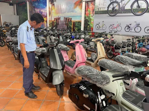 Phát hiện 2 cơ sở kinh doanh xe đạp điện không rõ nguồn gốc xuất xứ