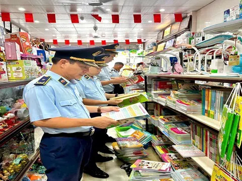 Hà Tĩnh: Xử phạt cơ sở tàng trữ "sách lậu" không rõ nguồn gốc