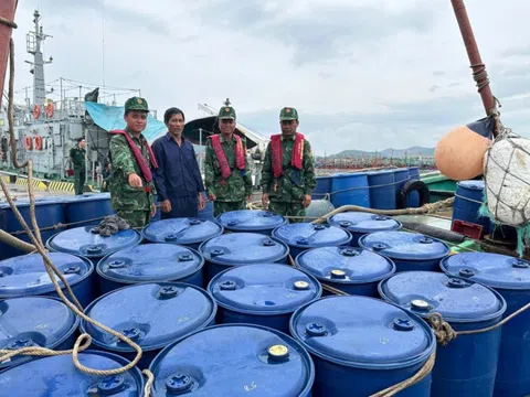 Hải Phòng: Tạm giữ 4 tàu cá vận chuyển 95.000 lít dầu DO không rõ nguồn gốc
