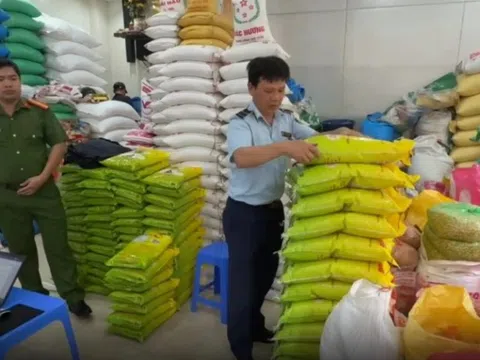 Hà Nội: Tìm bị hại vụ sản xuất, buôn bán Gạo ST25 giả nhãn hiệu Ông Cua