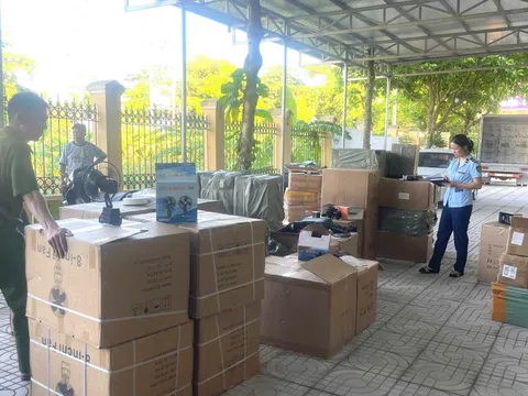 Hà Nội: Phát hiện xe tải chở gần 1.900 sản phẩm hàng tiêu dùng nhập lậu