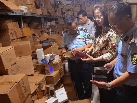 Hà Nội: Xử phạt 3 cơ sở kinh doanh thời trang, mỹ phẩm, thực phẩm giả nhãn hiệu, không rõ nguồn gốc