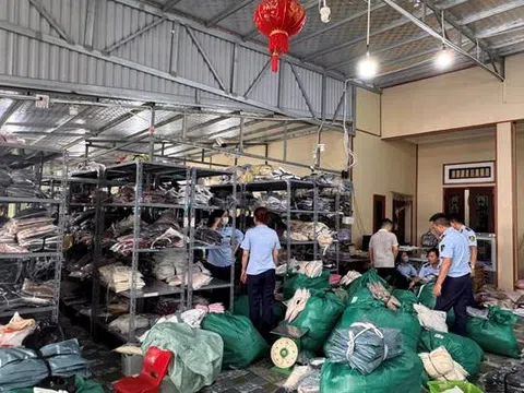 Ninh Bình: Xử phạt cơ sở kinh doanh quần áo không rõ nguồn gốc, xuất xứ