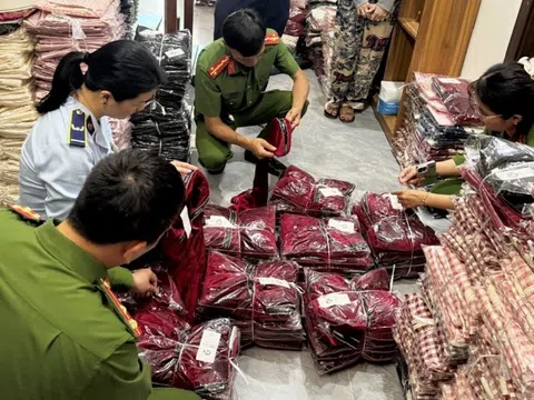 Nghệ An: Xử lý hộ kinh doanh buôn bán quần áo giả mạo nhãn hiệu trên mạng xã hội