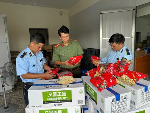 Hà Nội quyết liệt trong cuộc chiến chống buôn lậu, gian lận thương mại và hàng giả