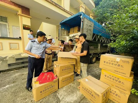 Công an và QLTT Phú Thọ chặn bắt xe tải vận chuyển hàng trăm sản phẩm mỹ phẩm không rõ nguồn gốc