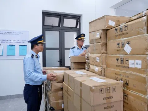 Lâm Đồng: Phát hiện hơn 20.000 chai sơn móng tay không rõ nguồn gốc