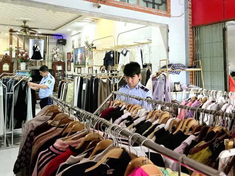 Ninh Bình: Tạm giữ gần 600 sản phẩm thời trang không rõ nguồn gốc