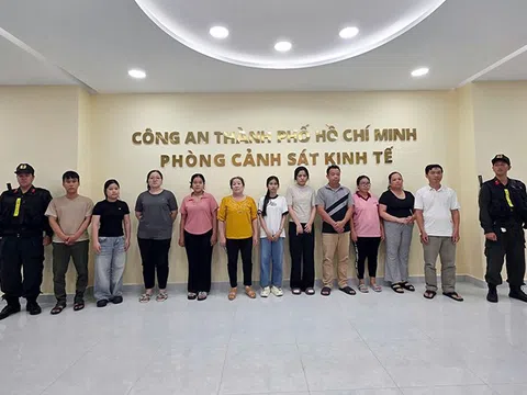 Triệt phá đường dây sản xuất gần 20.000 chai nước hoa giả tại TP HCM