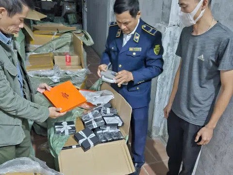 Hà Nội: Phát hiện hơn 1.600 túi xách giả mạo nhãn hiệu nổi tiếng
