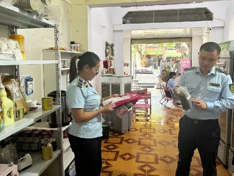 Quản lý thị trường Sơn La tăng cường kiểm tra an toàn thực phẩm, xử phạt 11 cơ sở