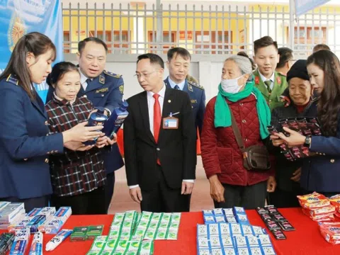 Quản lý thị trường Sơn La tổ chức gian hàng giúp người dân nhận diện hàng giả, hàng lậu