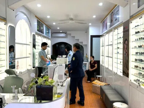 Ninh Bình: Hộ kinh doanh bị phạt 16 triệu đồng vì bán kính mắt giả mạo thương hiệu