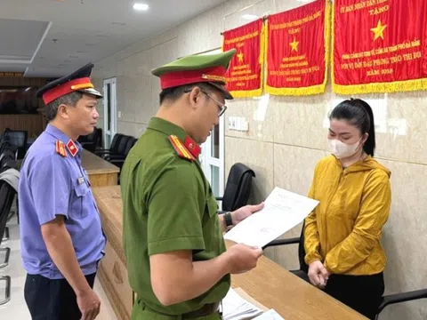 Khởi tố một tiểu thương ở Chợ Cồn vì buôn bán thuốc lá ngoại nhập lậu