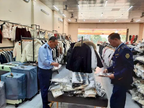 Lực lượng QLTT Ninh Bình tăng cường kiểm soát hàng giả, gian lận thương mại trên nền tảng số