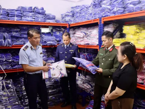 Hà Nội: Phát hiện gần 6.500 sản phẩm thể thao nghi giả mạo Nike, Adidas, Puma