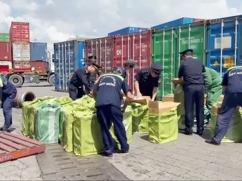 Hải quan xử lý gần 17.300 vụ vi phạm trong 11 tháng 2025, Buôn lậu vàng, tiền tệ diễn biến phức tạp