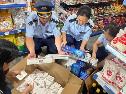 QLTT Huế phạt 100 triệu đồng, tiêu hủy hơn 800 bao thuốc lá lậu trong năm 2025