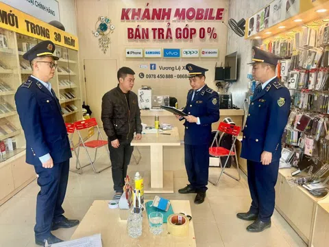 Lạng Sơn: Tạm giữ lô điện thoại và phụ kiện nghi giả mạo nhãn hiệu tại Đình Lập và Lộc Bình