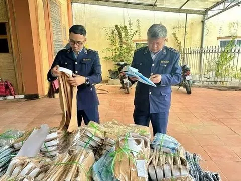 Phát hiện, tạm giữ 1.500 áo sơ mi nam không rõ nguồn gốc tại Thái Nguyên