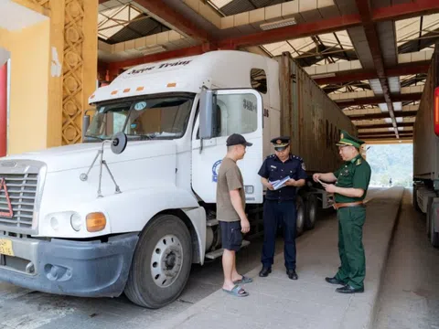Hải quan khu vực IX: Tăng cường đấu tranh chống buôn lậu, hàng giả dịp cận Tết