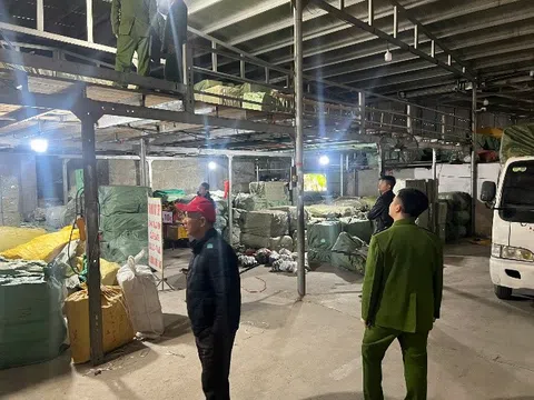 Hưng Yên: Phát hiện và tạm giữ hơn 21.000 sản phẩm giày dép không rõ nguồn gốc xuất xứ