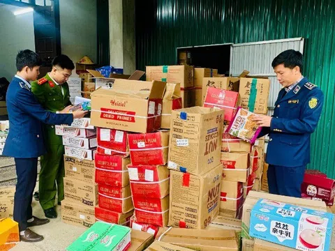 Quảng Trị: Phát hiện, xử lý cơ sở kinh doanh thực phẩm nhập lậu tại phường Đồng Hới