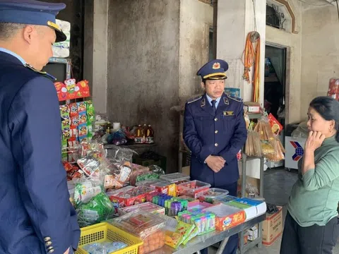 Cao Bằng: Tăng cường kiểm soát an toàn thực phẩm tại khu vực cổng trường học