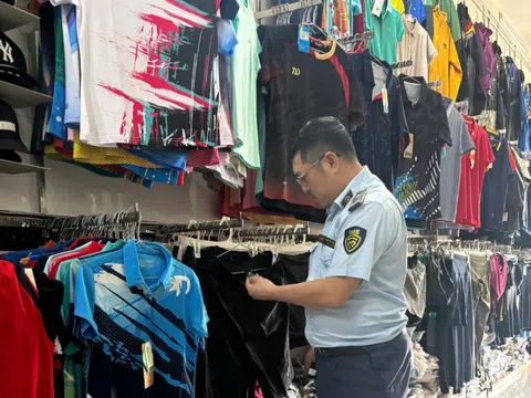 Đà Nẵng: Phát hiện 4 hộ kinh doanh bán hàng giả mạo nhãn hiệu NIKE, HERMÈS