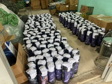 Huế: Bóc trần đường dây kinh doanh khí cười, thu giữ hơn 1 tấn N2O